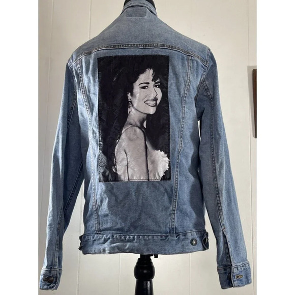 Selena Quintanilla Denim Jacket Size Medium M Pockets Embroidered Name - Picture 1 of 15